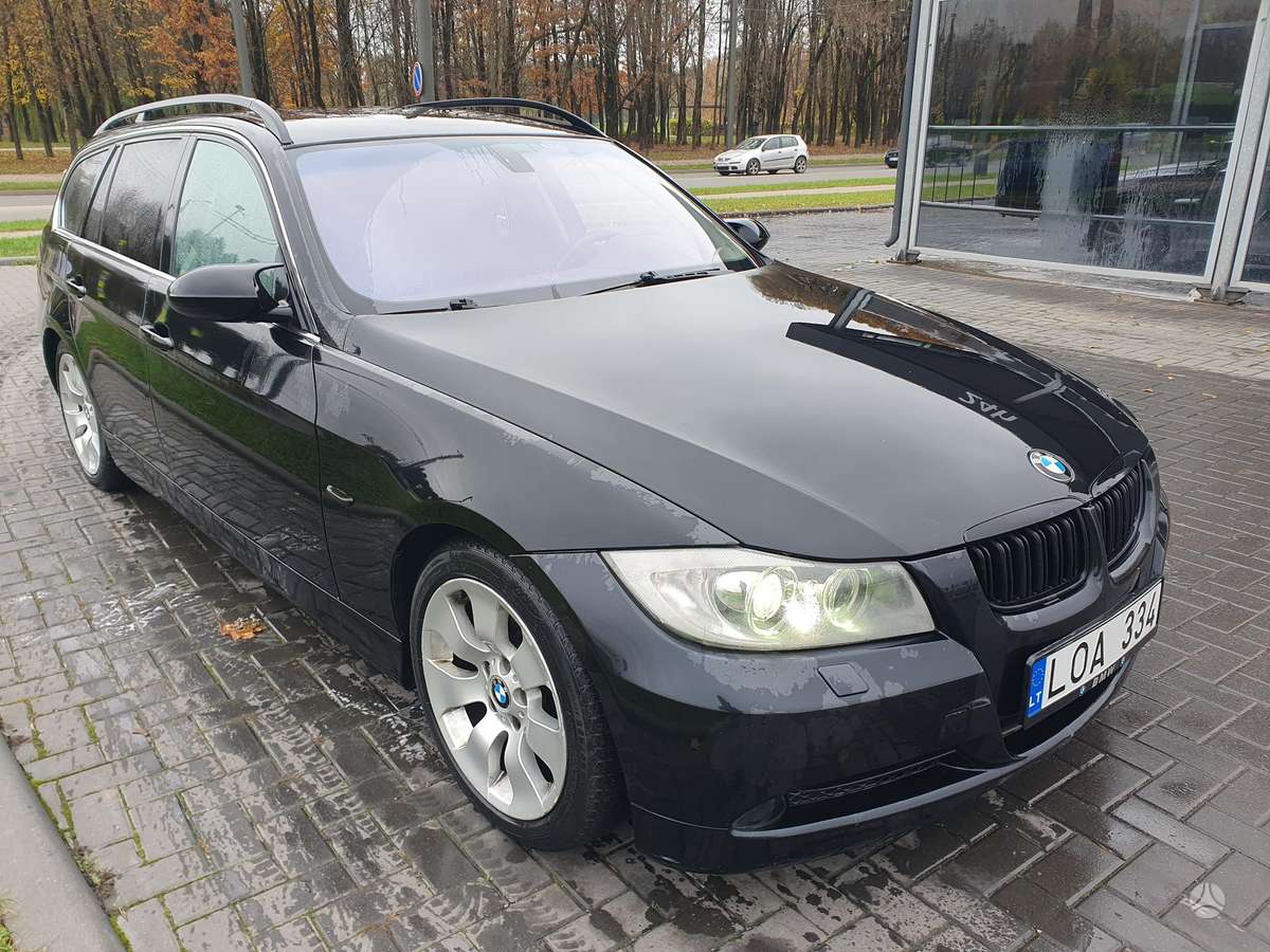 BMW 325 2005 — interior