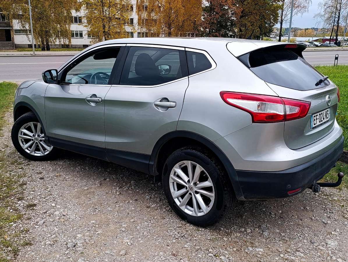 Nissan Qashqai 2015 — interior