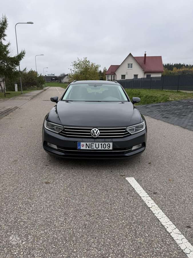 Volkswagen Passat 2015 — rear view