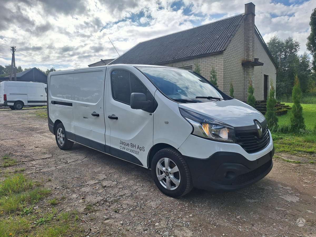 Renault Trafic 2015 — салон