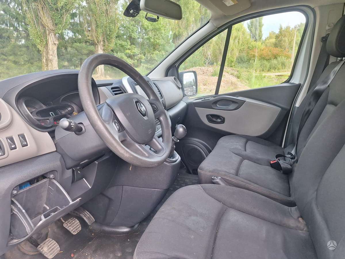 Renault Trafic 2015 — фото 7
