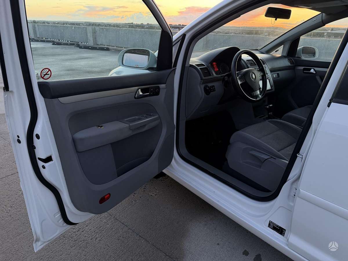 Volkswagen Touran 2008 — photo 16
