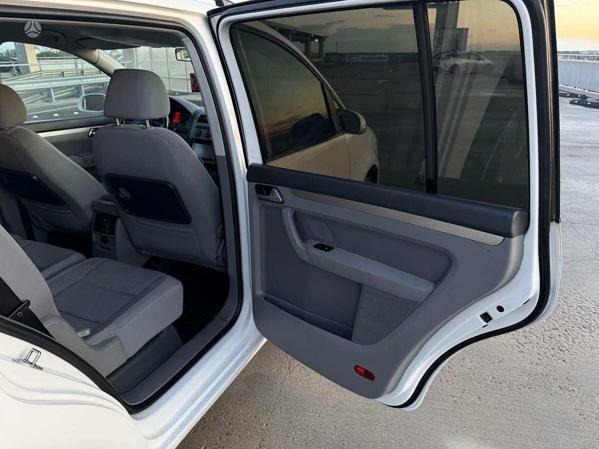 Volkswagen Touran 2008 — photo 19