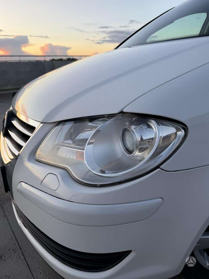 Volkswagen Touran 2008 — rear view