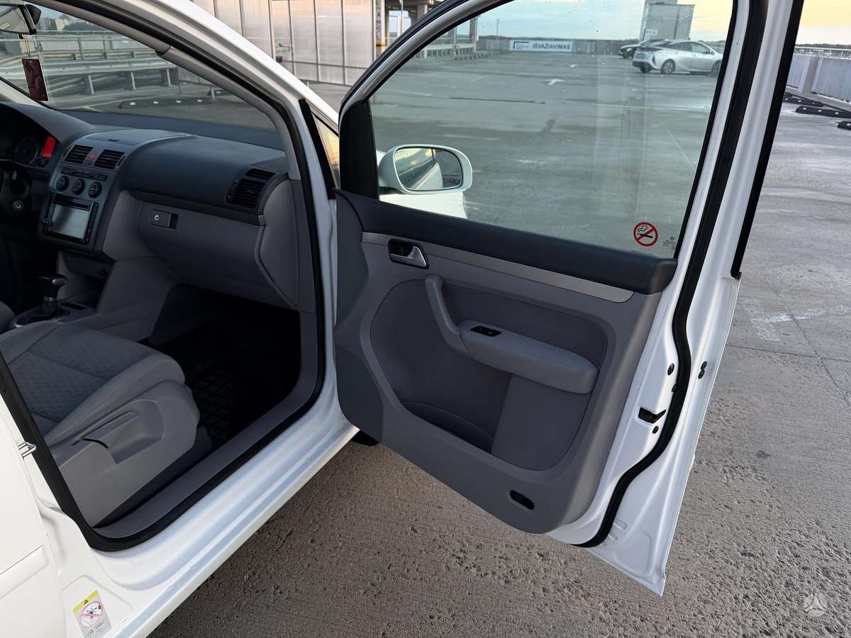 Volkswagen Touran 2008 — photo 21