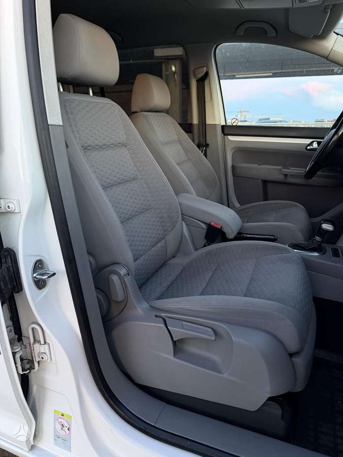 Volkswagen Touran 2008 — photo 22