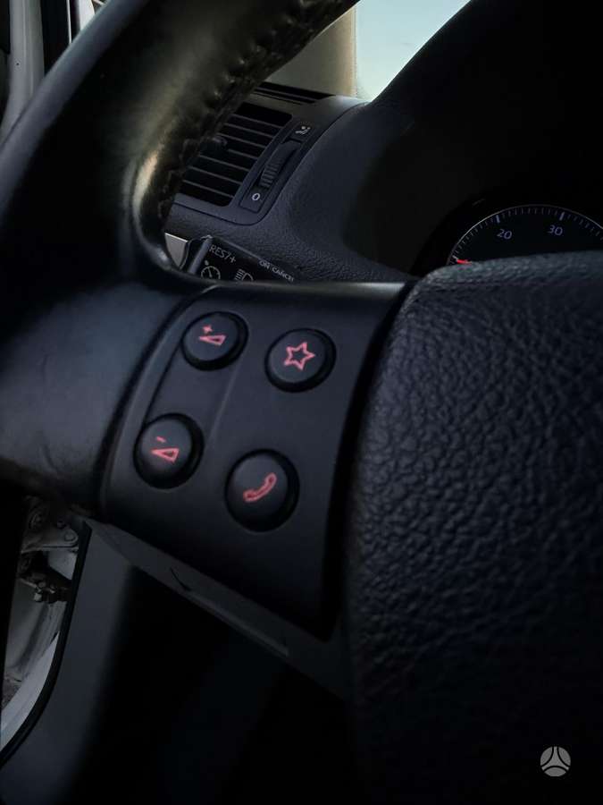 Volkswagen Touran 2008 — photo 27