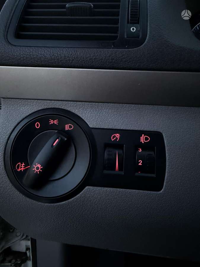 Volkswagen Touran 2008 — photo 28
