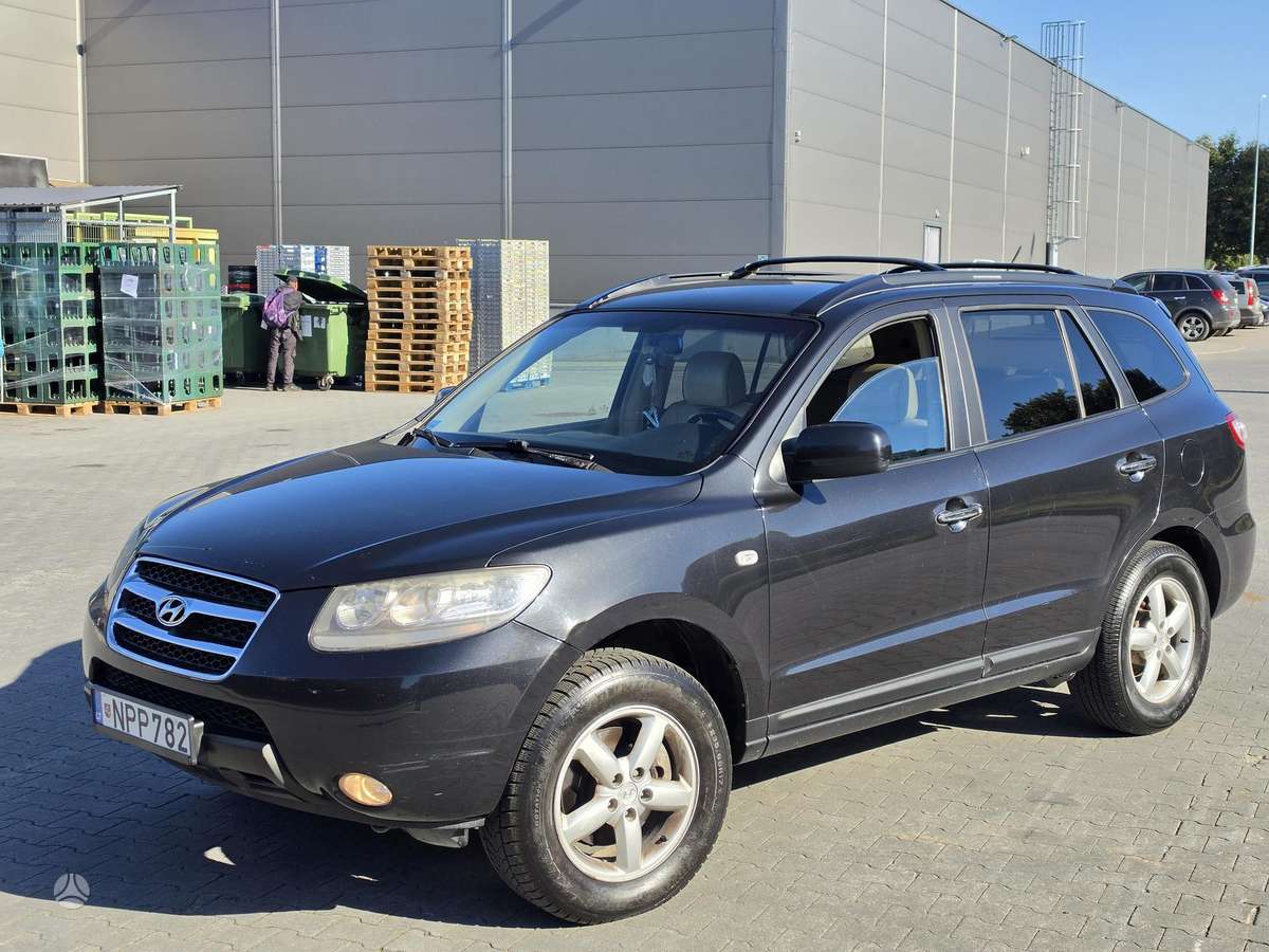 Hyundai Santa 2006 — rear view