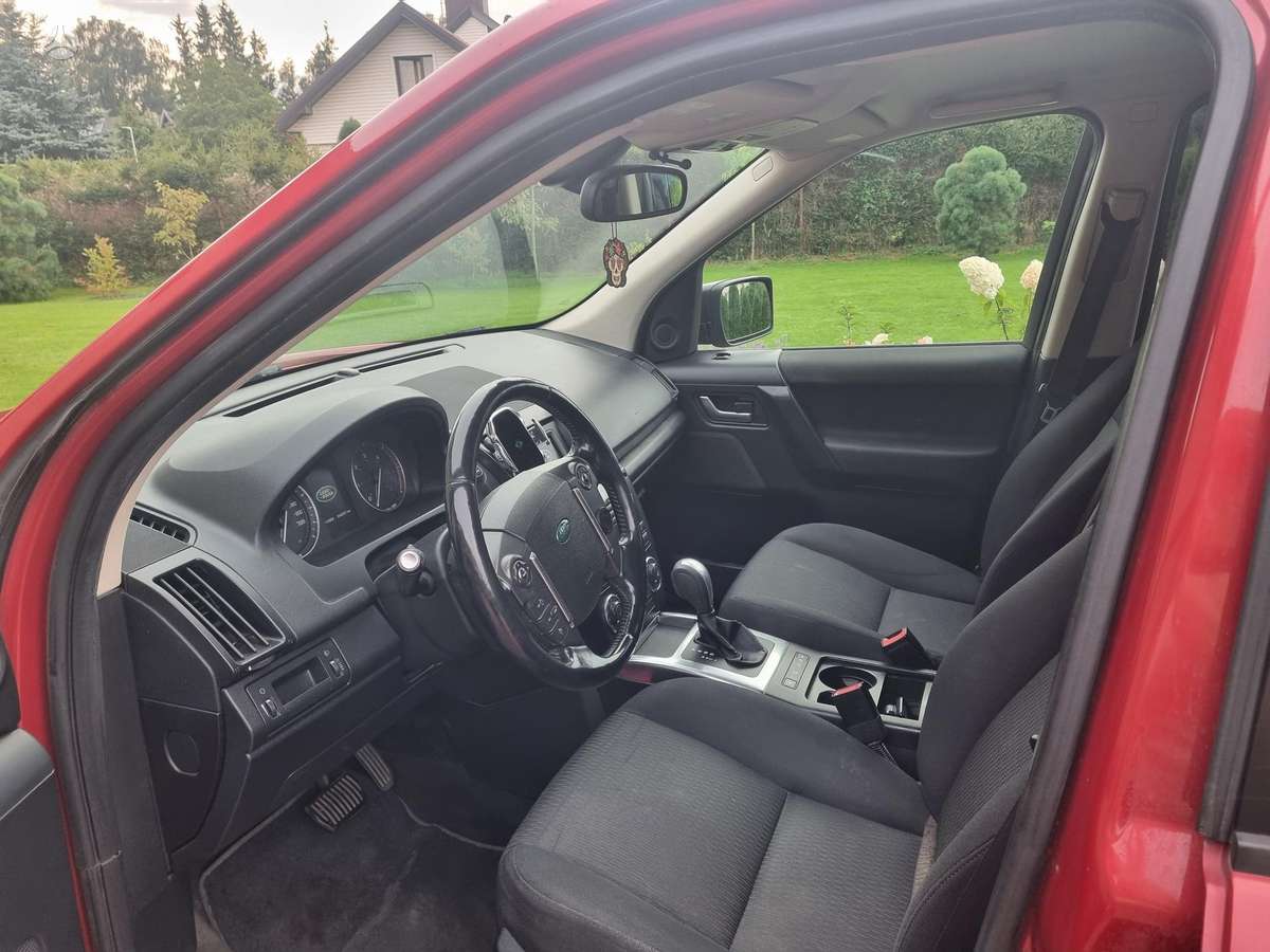 Land Rover 2013 — engine 2179 cm³, 150 HP (110kW)