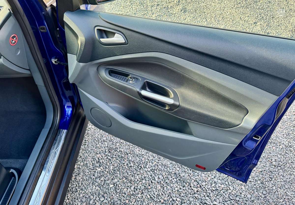Ford Grand 2014 — photo 15