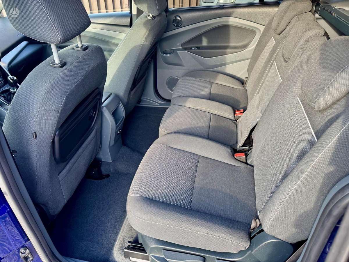 Ford Grand 2014 — photo 32