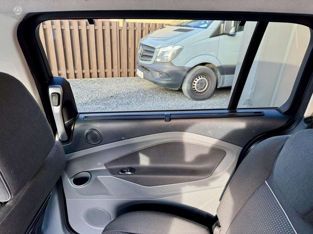 Ford Grand 2014 — photo 37