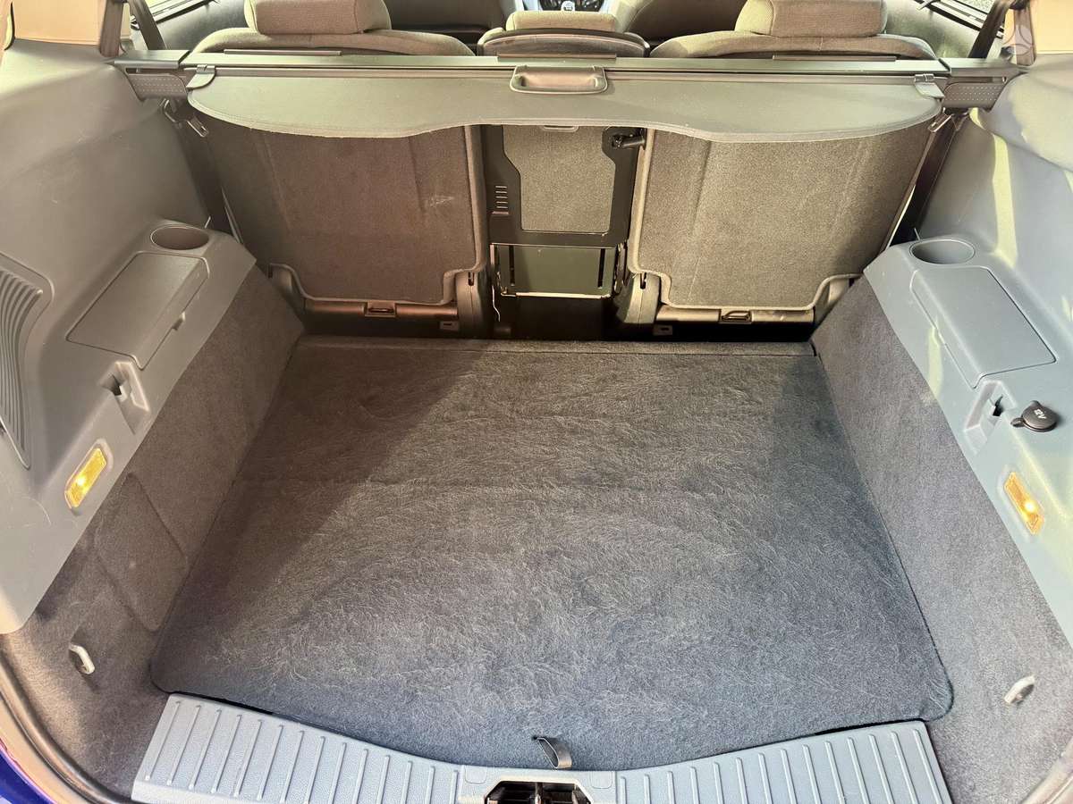 Ford Grand 2014 — photo 41