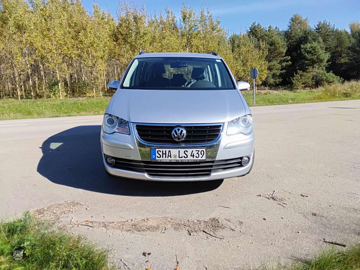 Volkswagen Touran 2007 — вигляд ззаду
