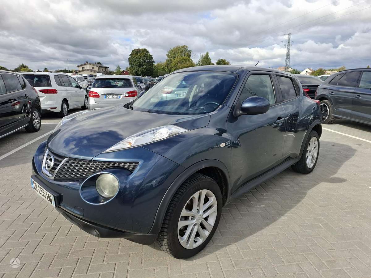 Nissan Juke 2013 — rear view