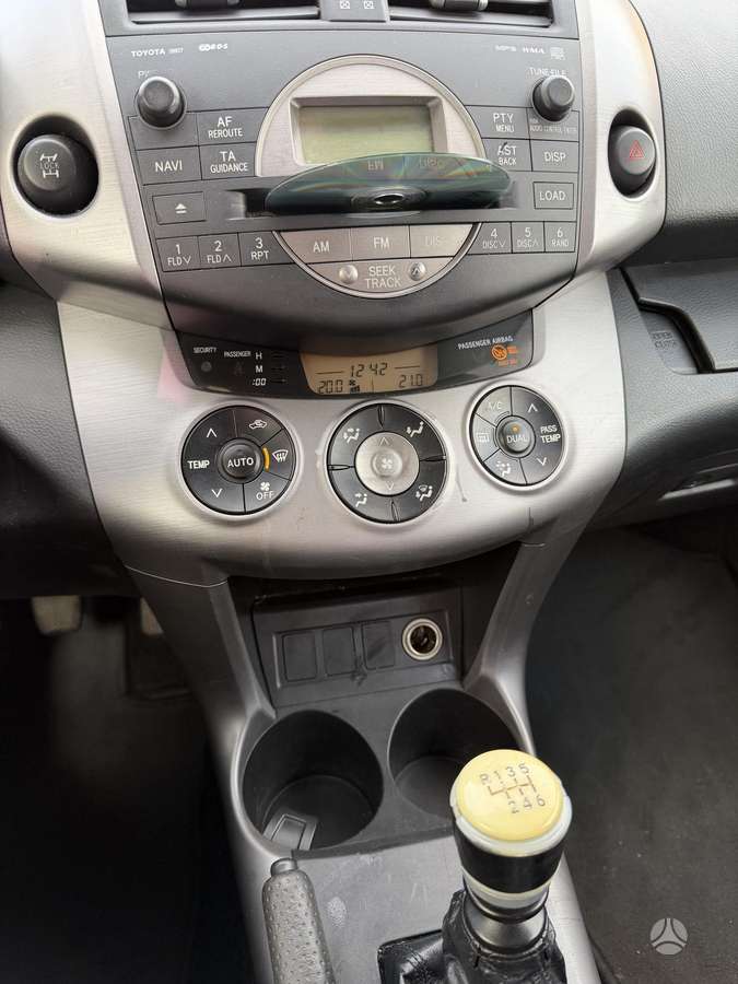 Toyota RAV4 2007 — photo 16