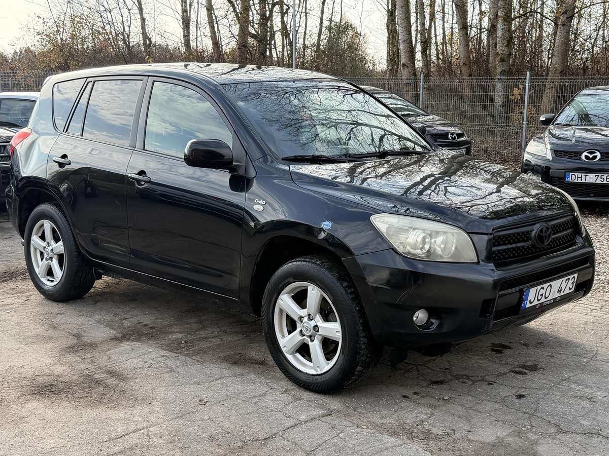 Toyota RAV4 2007 — rear view