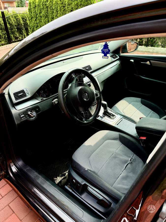 Volkswagen Passat 2011 — photo 11