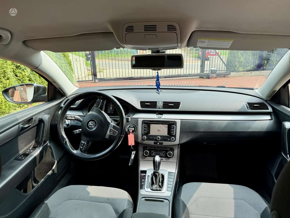 Volkswagen Passat 2011 — photo 7