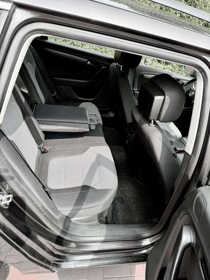 Volkswagen Passat 2011 — photo 8