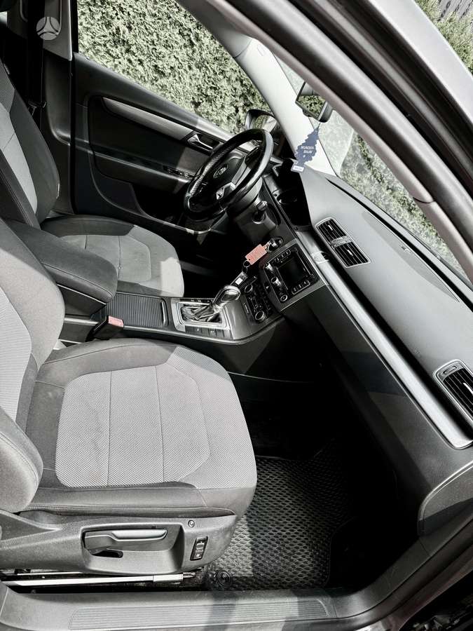 Volkswagen Passat 2011 — photo 9