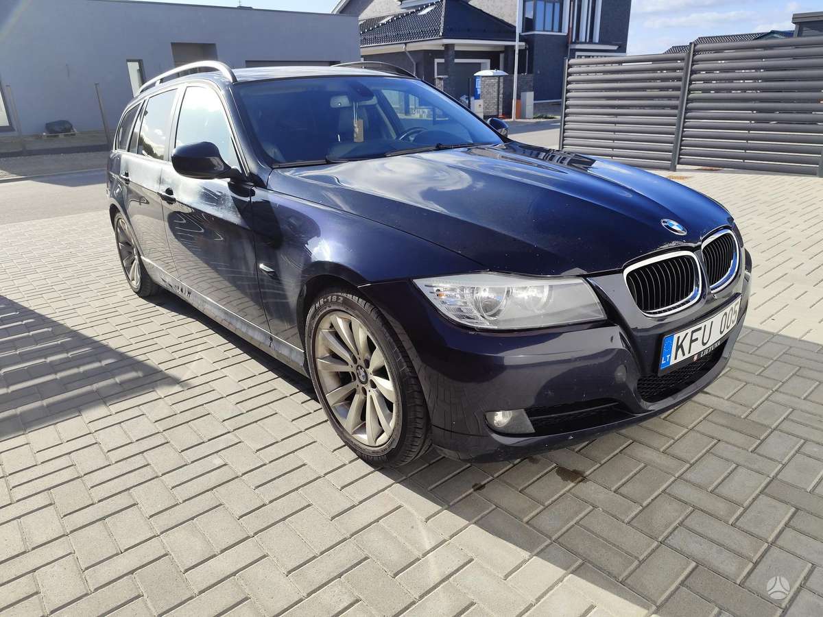 BMW 330 2008 — rear view