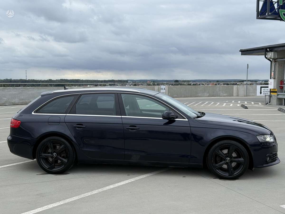 Audi A4 2010 — photo 11