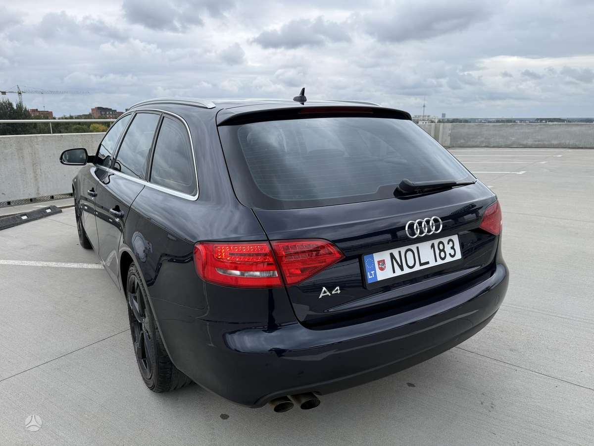 Audi A4 2010 — photo 16