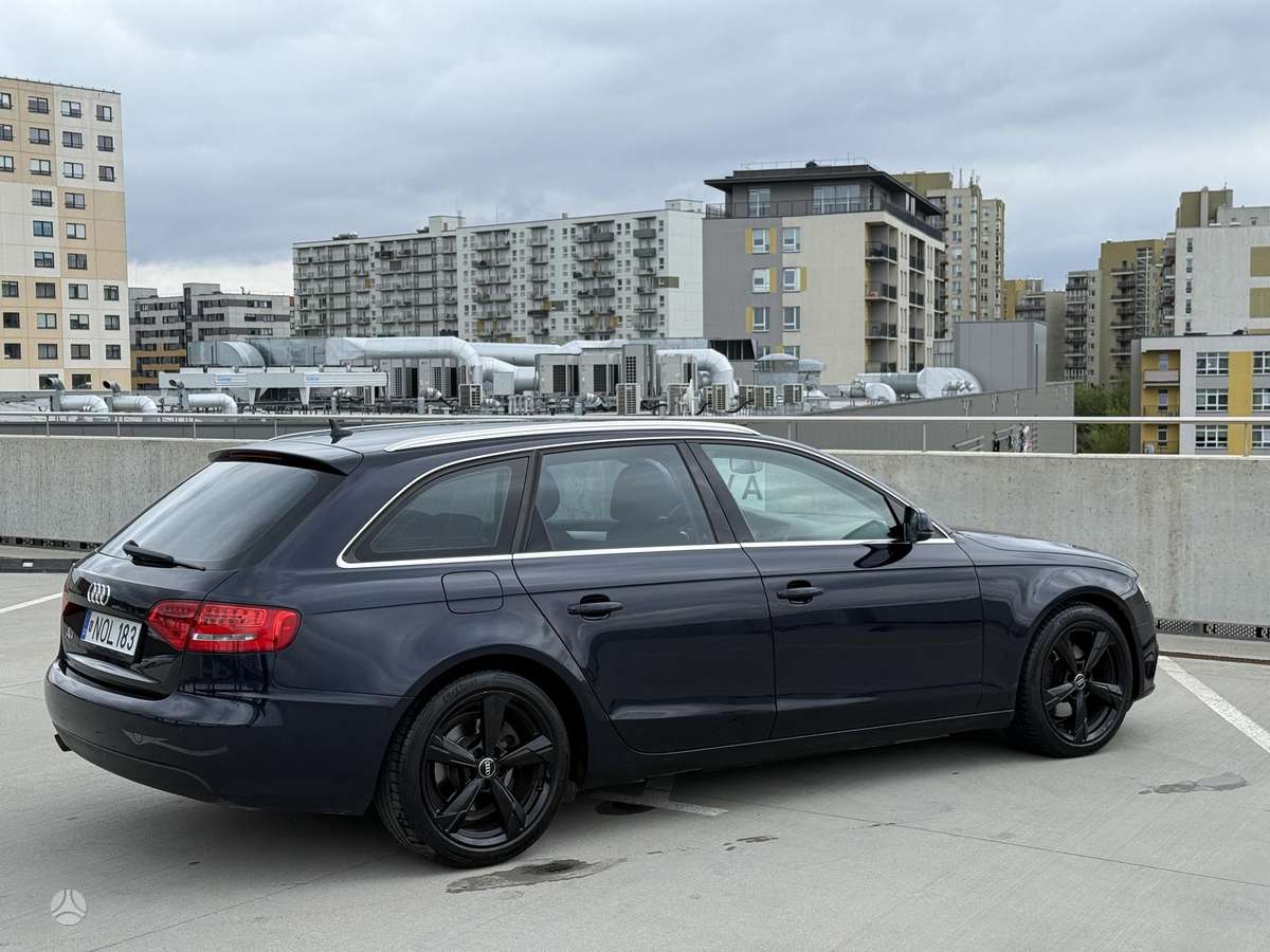 Audi A4 2010 — photo 22