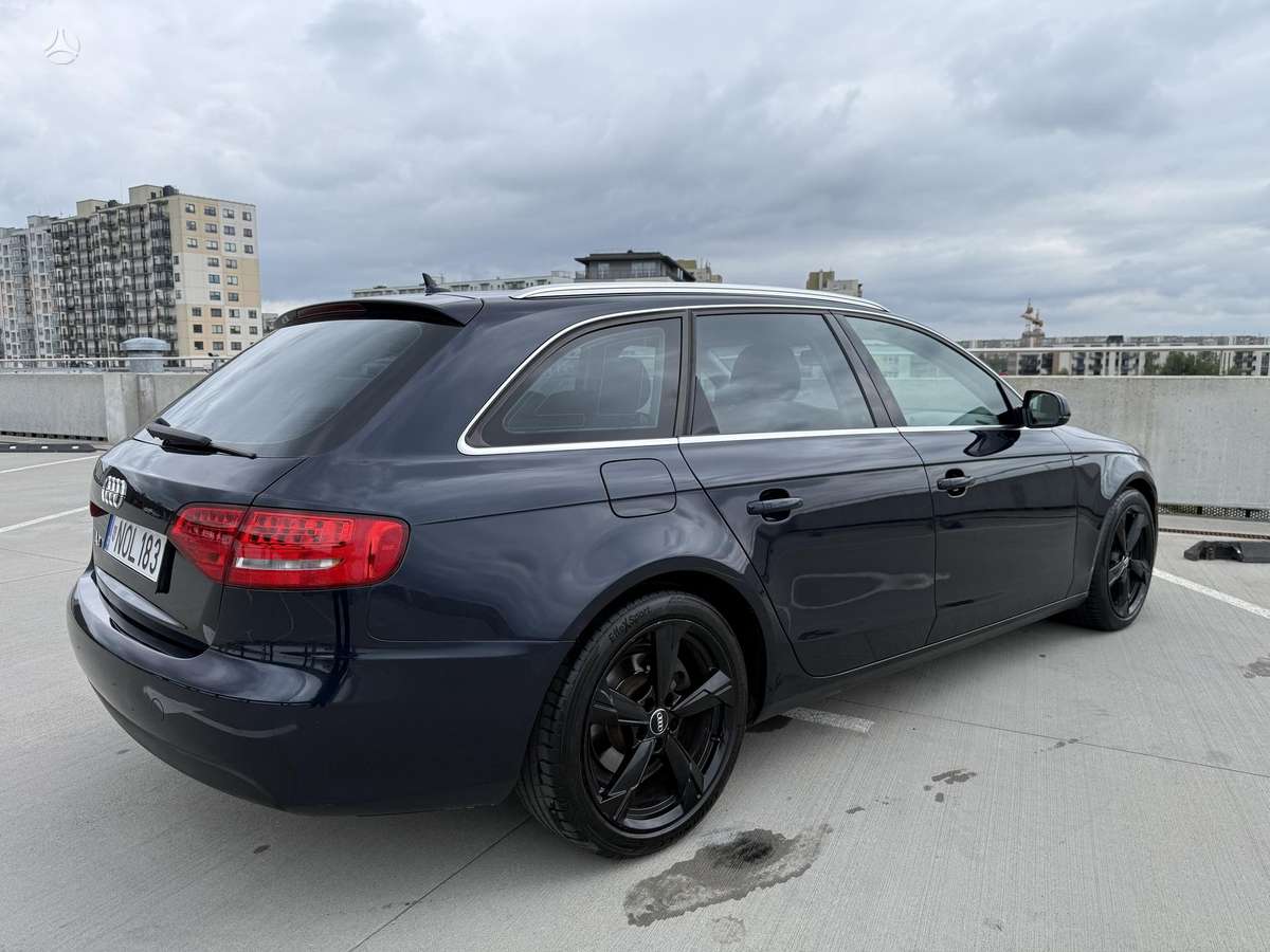 Audi A4 2010 — photo 23