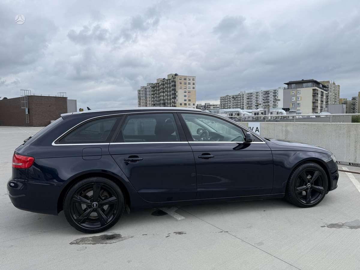 Audi A4 2010 — photo 24