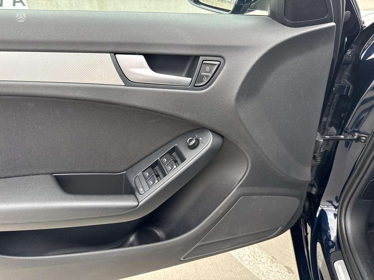 Audi A4 2010 — photo 26