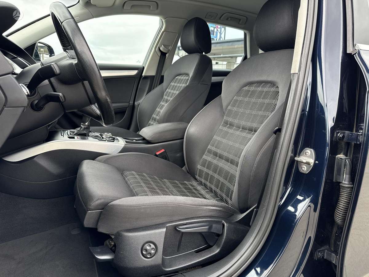 Audi A4 2010 — photo 27