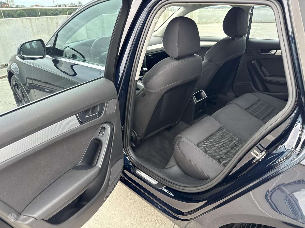 Audi A4 2010 — photo 28