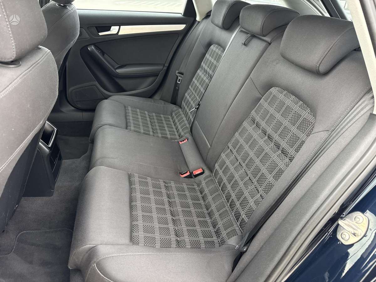 Audi A4 2010 — photo 29