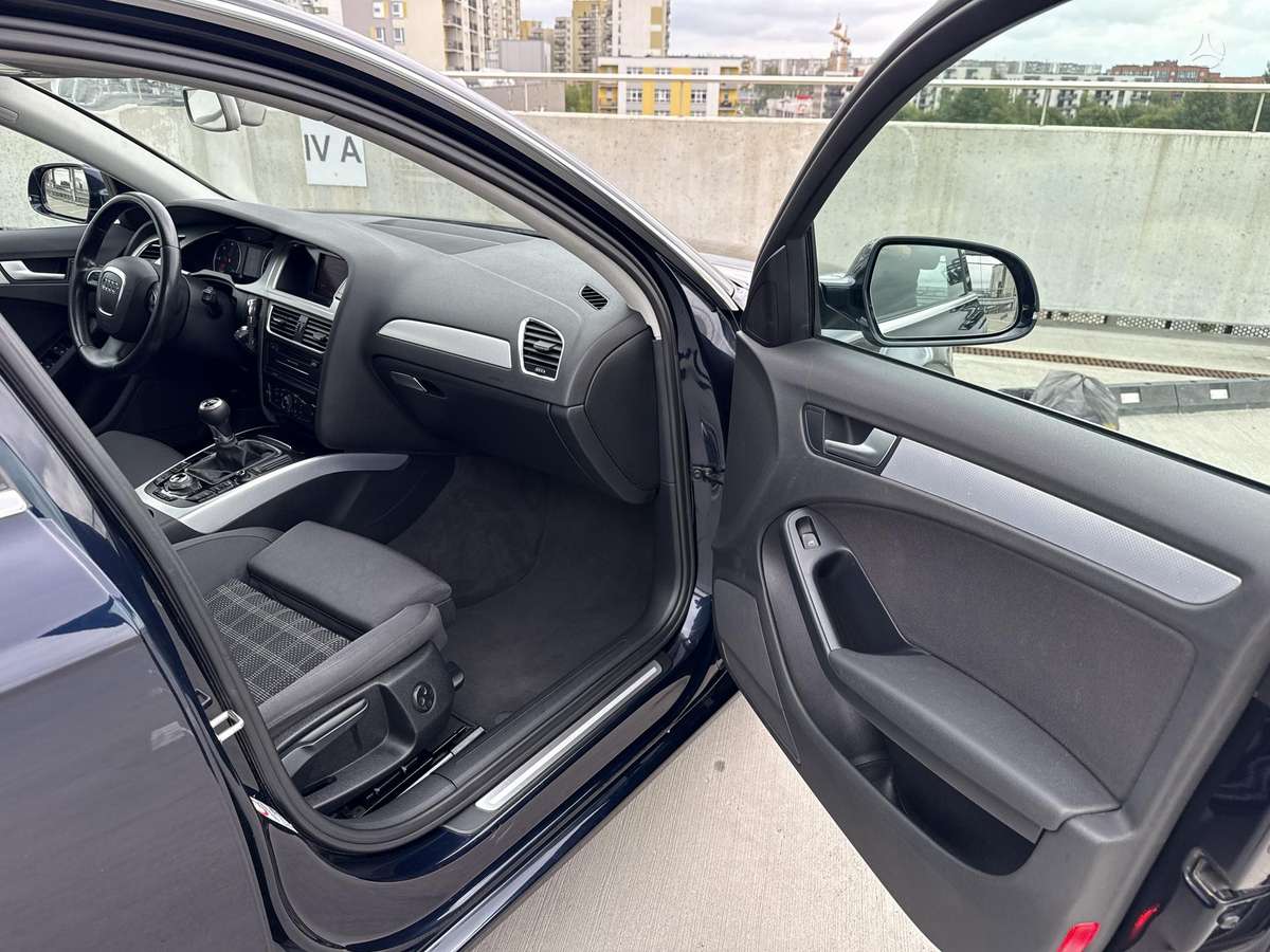 Audi A4 2010 — photo 31