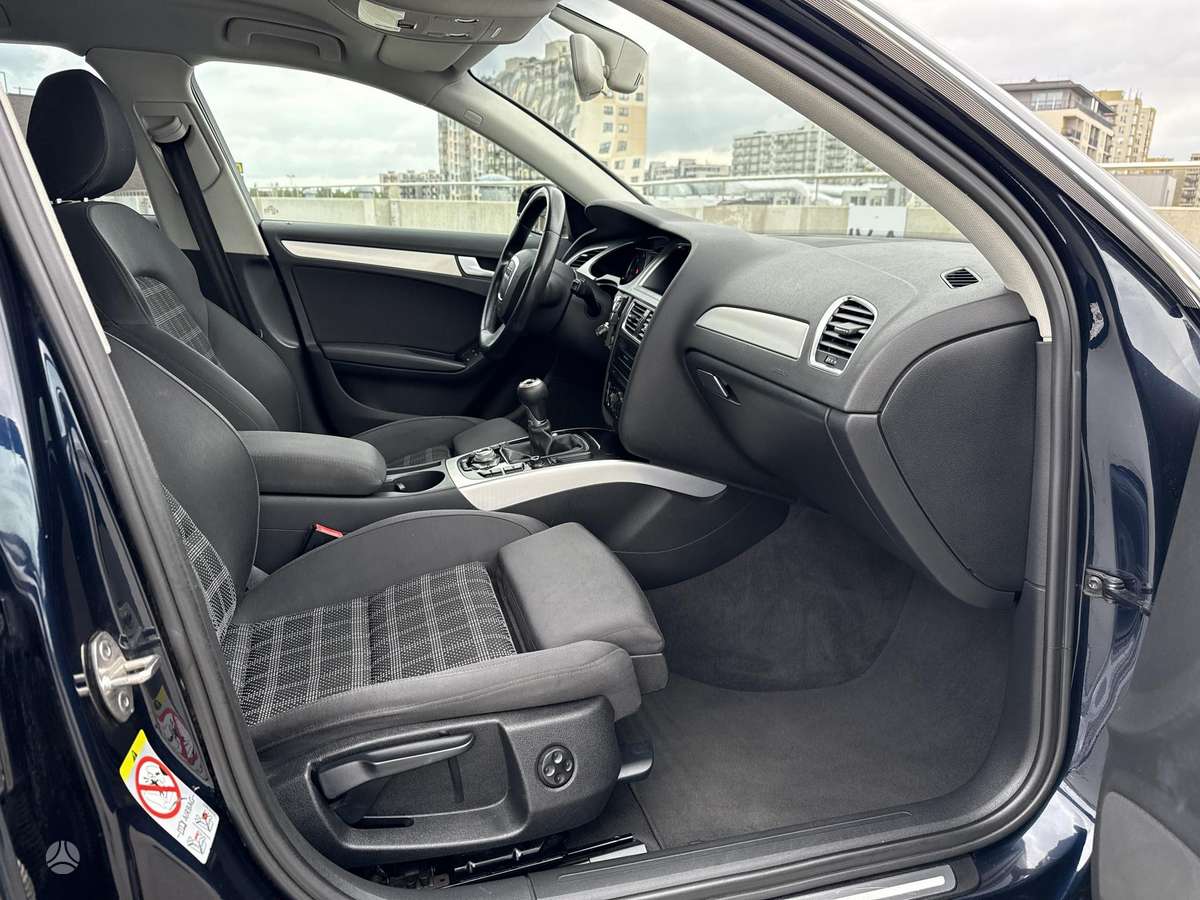 Audi A4 2010 — photo 32