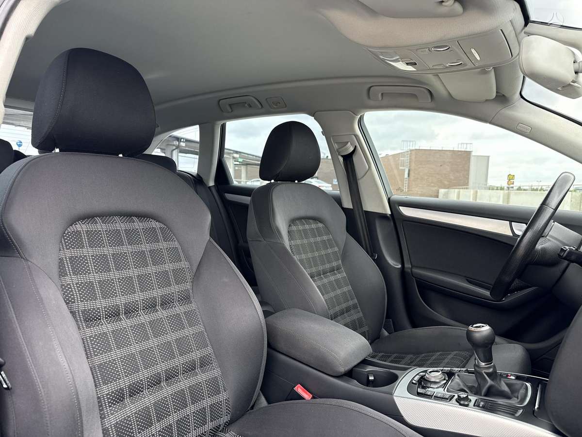 Audi A4 2010 — photo 33