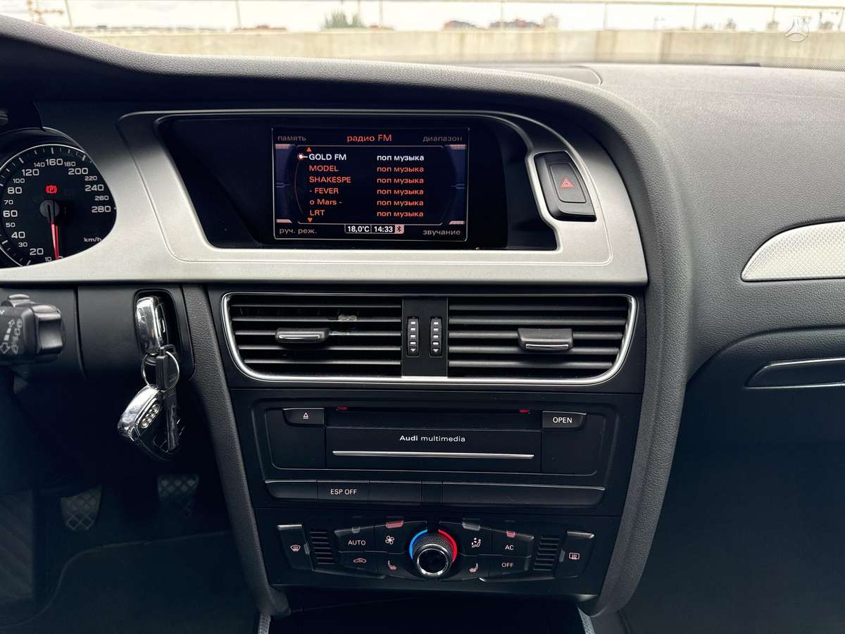 Audi A4 2010 — photo 35