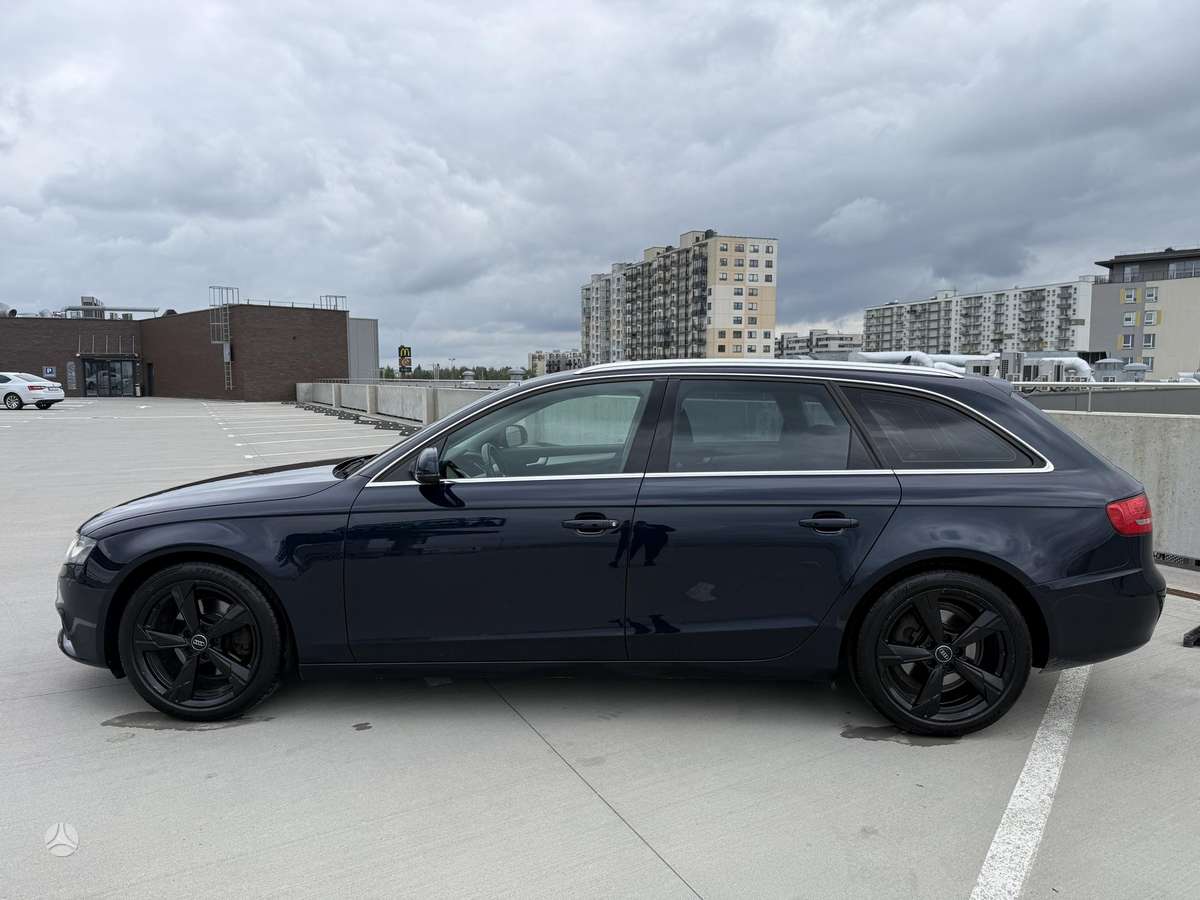 Audi A4 2010 — photo 7