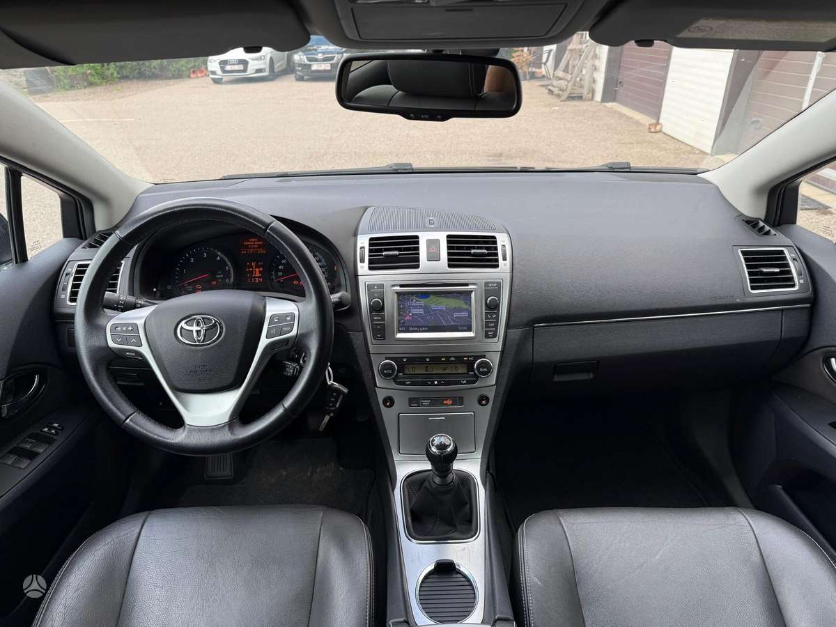 Toyota Avensis 2012 — photo 10