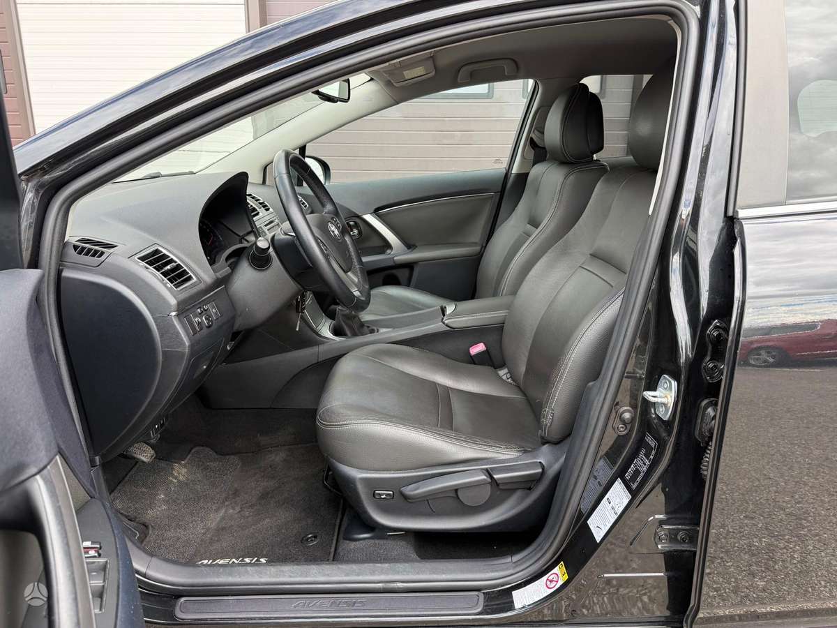 Toyota Avensis 2012 — photo 12
