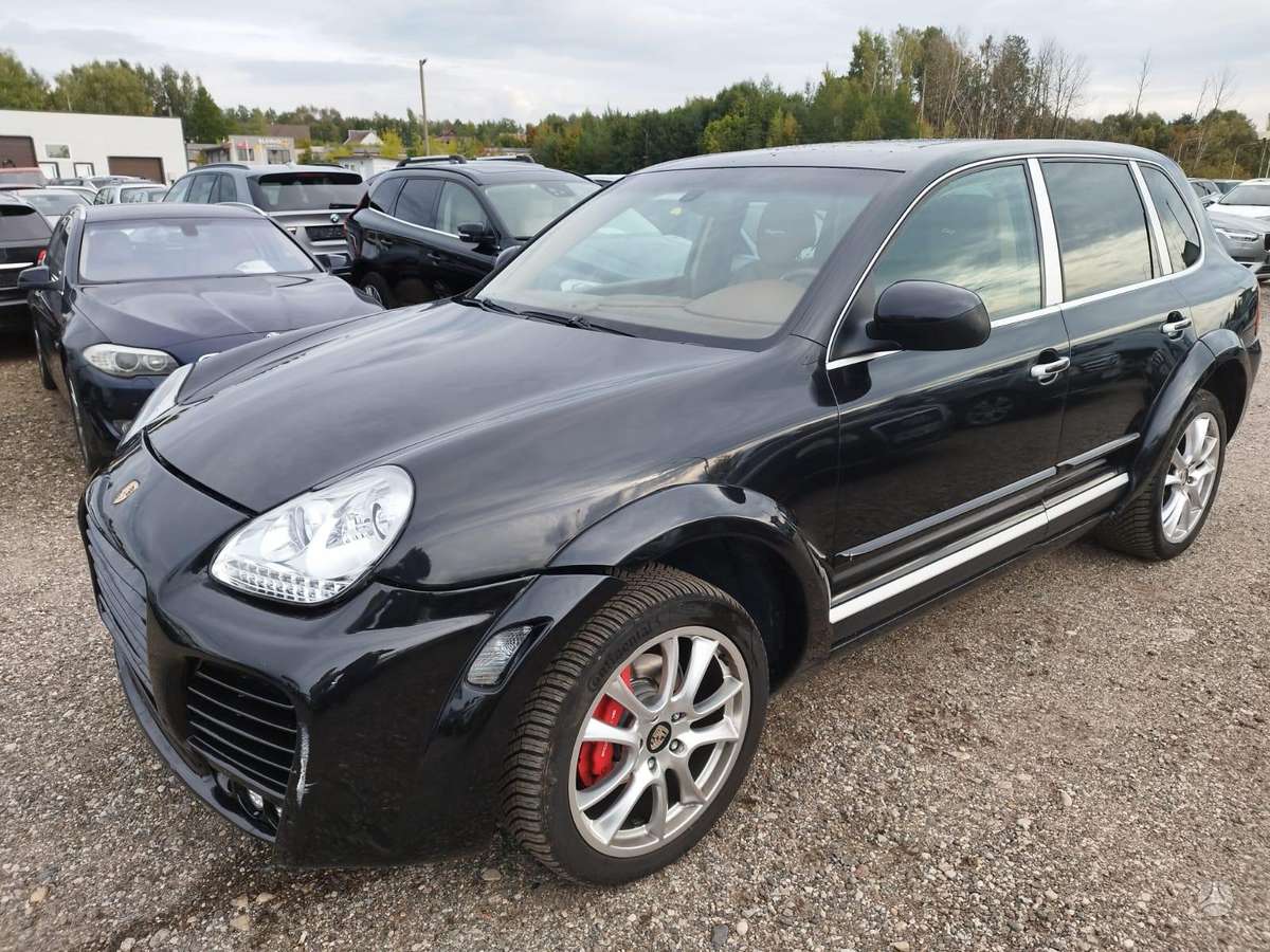 Porsche Cayenne 2004 — салон