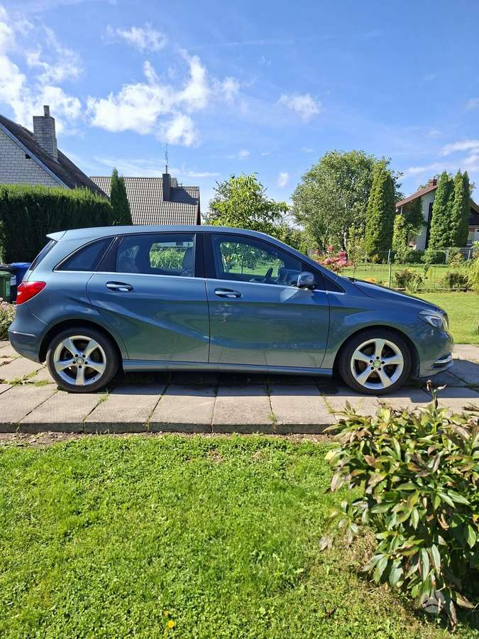 Mercedes-Benz B220 2014 — вигляд ззаду