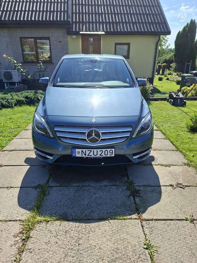 Mercedes-Benz B220 2014 — двигун 2100 cm³, 170 HP (125kW)