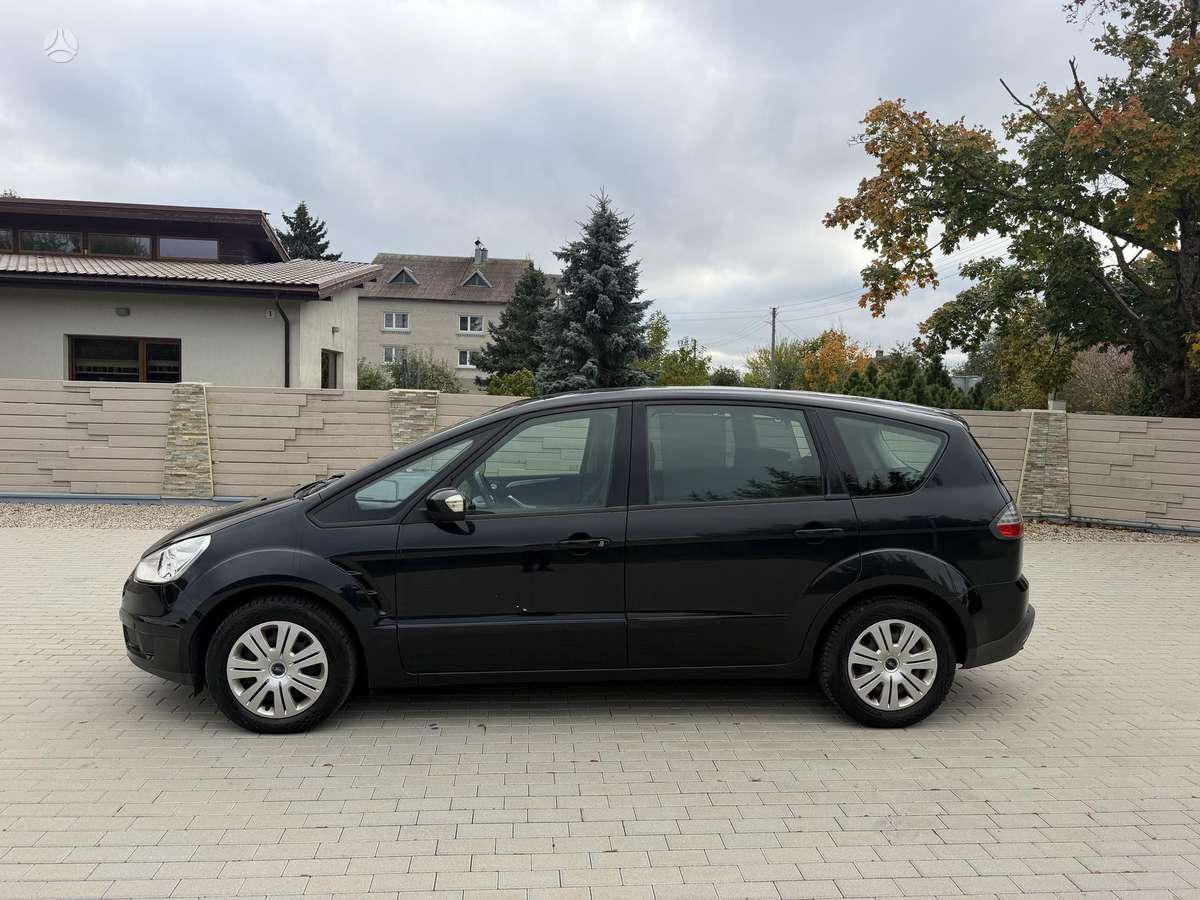 Ford S-MAX 2008 — rear view