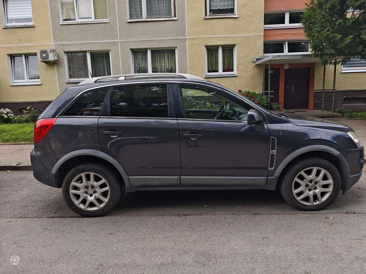 Opel Antara 2012 — rear view
