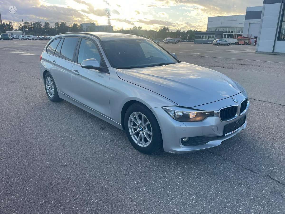 BMW 320 2014 — rear view
