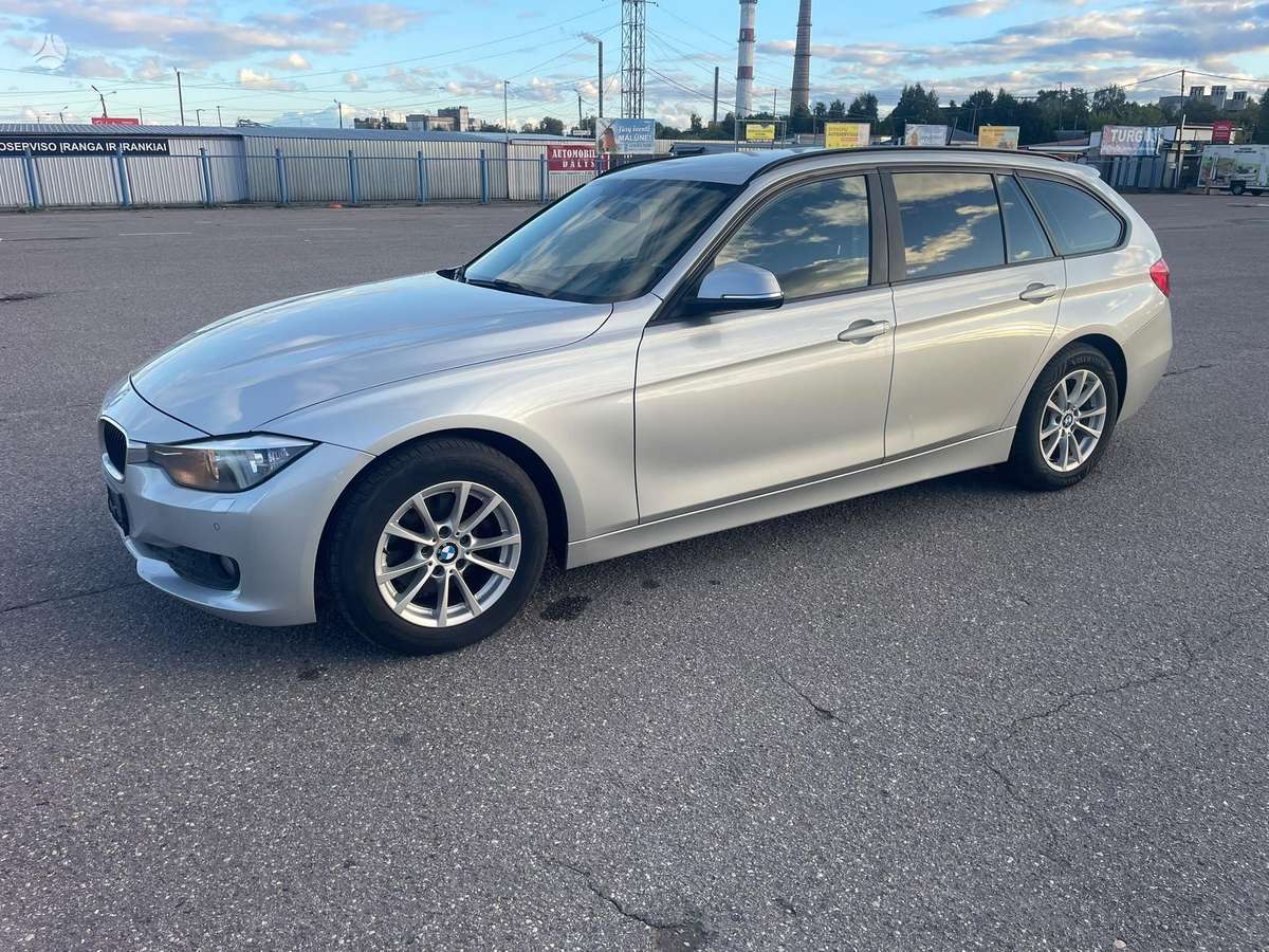 BMW 320 2014 — interior